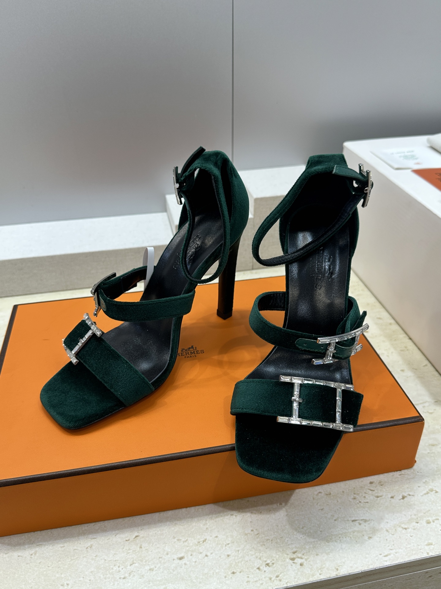 (配全套飞机盒)莞产 代购级 爱马仕 Hermes 2026春夏新款 Liv 高跟水钻女鞋  H家字母l