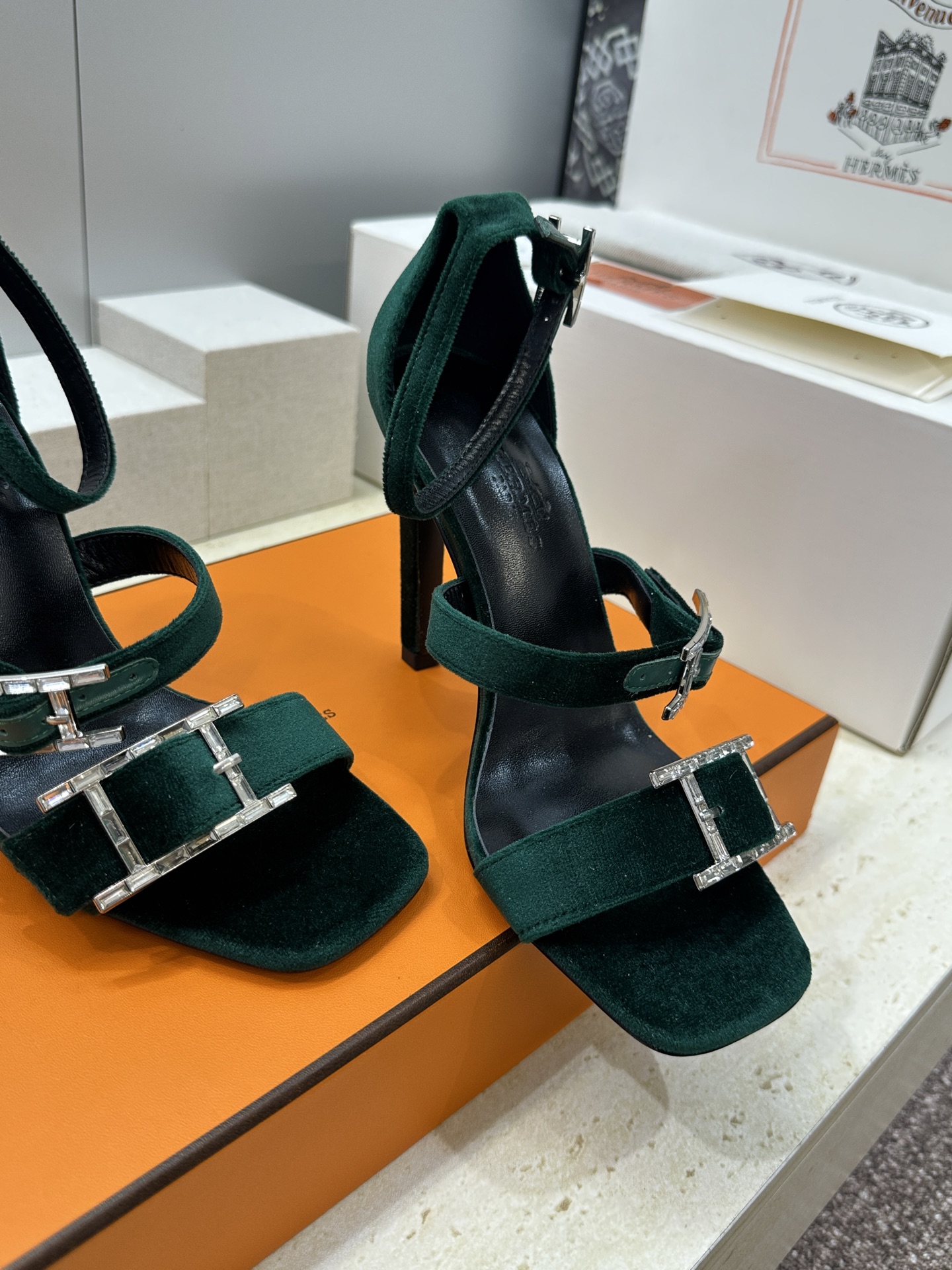(配全套飞机盒)莞产 代购级 爱马仕 Hermes 2026春夏新款 Liv 高跟水钻女鞋  H家字母l