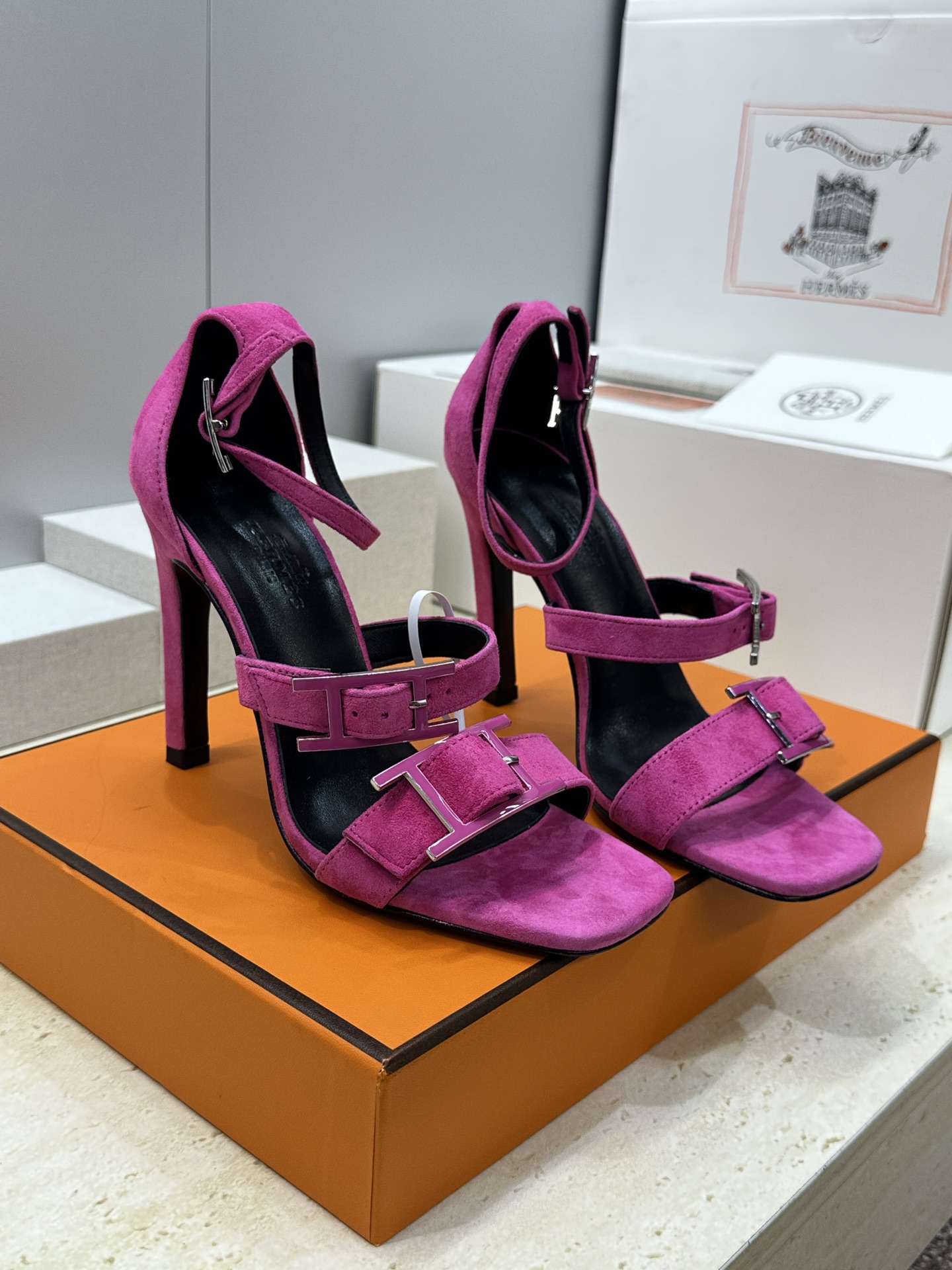 (配全套飞机盒)莞产 代购级 爱马仕 Hermes 2026春夏新款 Liv 高跟水钻女鞋  H家字母l