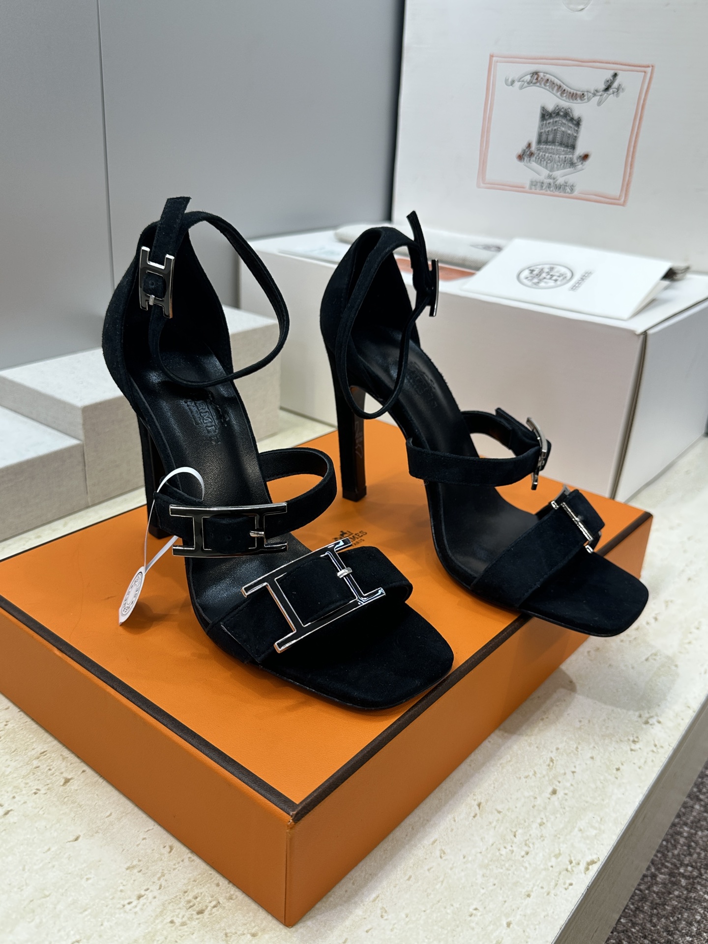 (配全套飞机盒)莞产 代购级 爱马仕 Hermes 2026春夏新款 Liv 高跟水钻女鞋  H家字母l