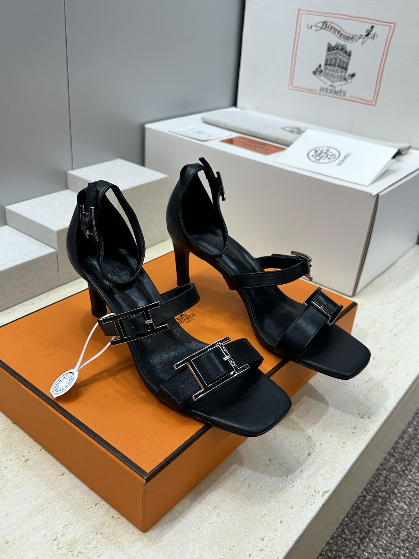 (配全套飞机盒)莞产 代购级 爱马仕 Hermes 2026春夏新款 Liv 高跟水钻女鞋  H家字母l