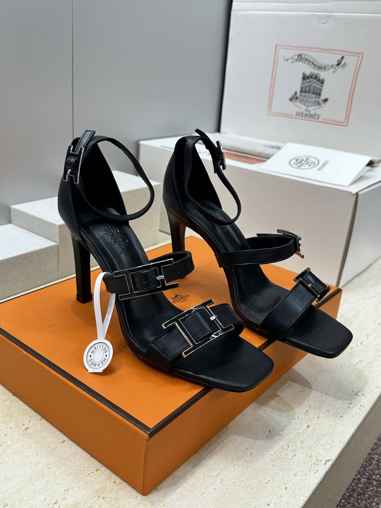 (配全套飞机盒)莞产 代购级 爱马仕 Hermes 2026春夏新款 Liv 高跟水钻女鞋  H家字母l