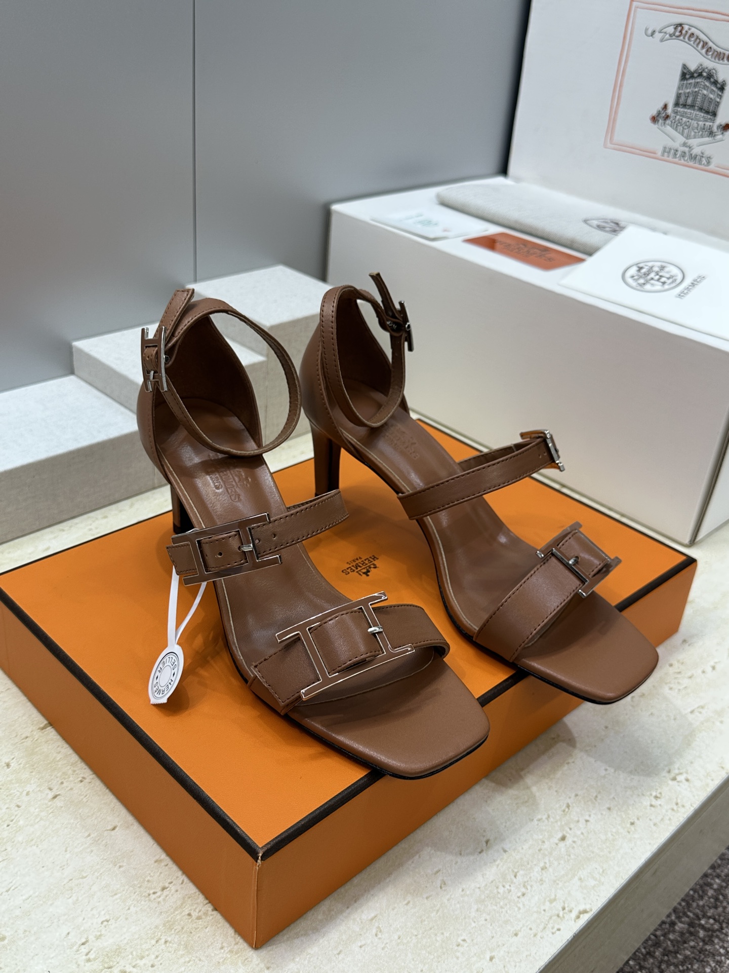 (配全套飞机盒)莞产 代购级 爱马仕 Hermes 2026春夏新款 Liv 高跟水钻女鞋  H家字母l