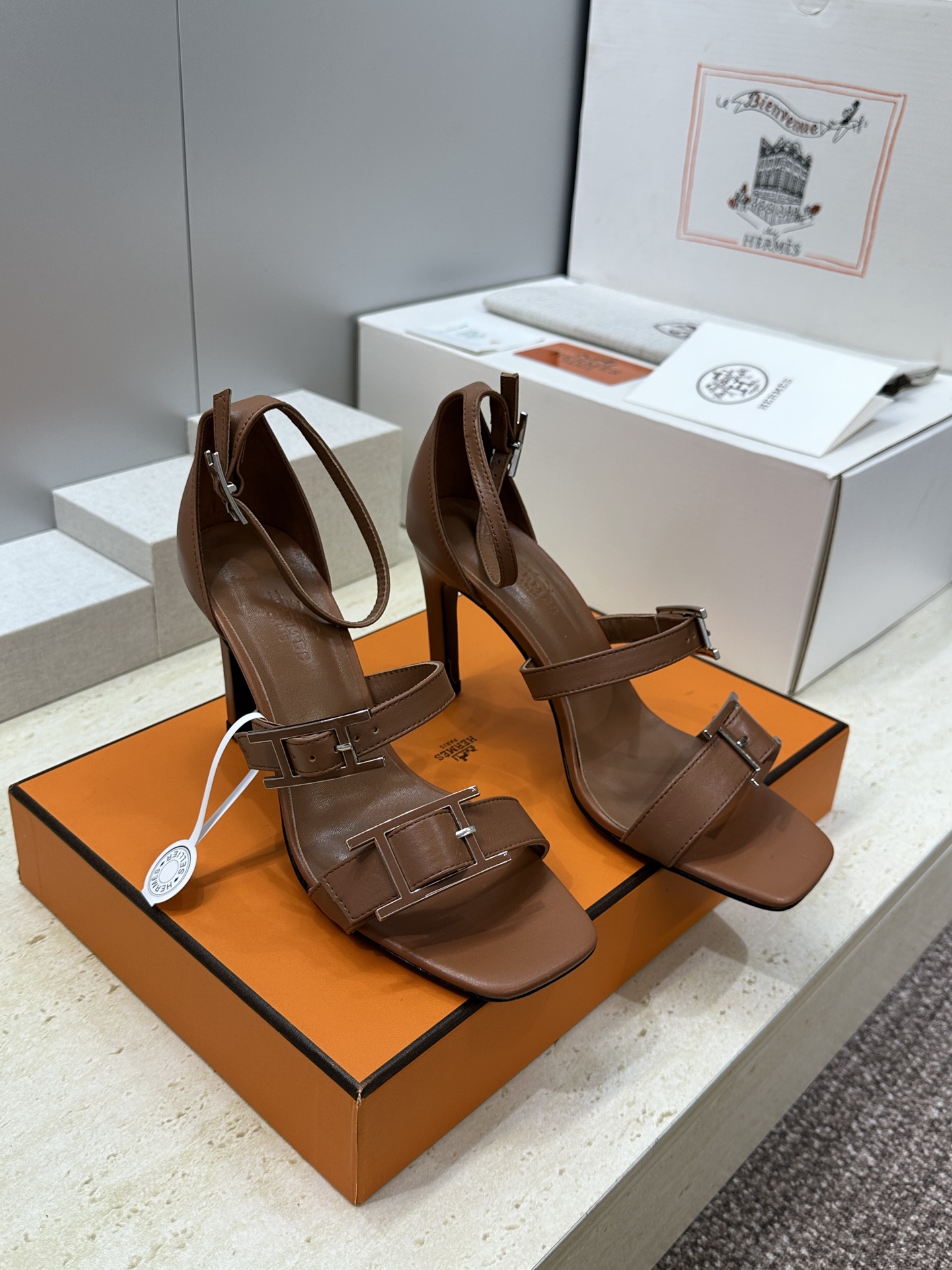(配全套飞机盒)莞产 代购级 爱马仕 Hermes 2026春夏新款 Liv 高跟水钻女鞋  H家字母l