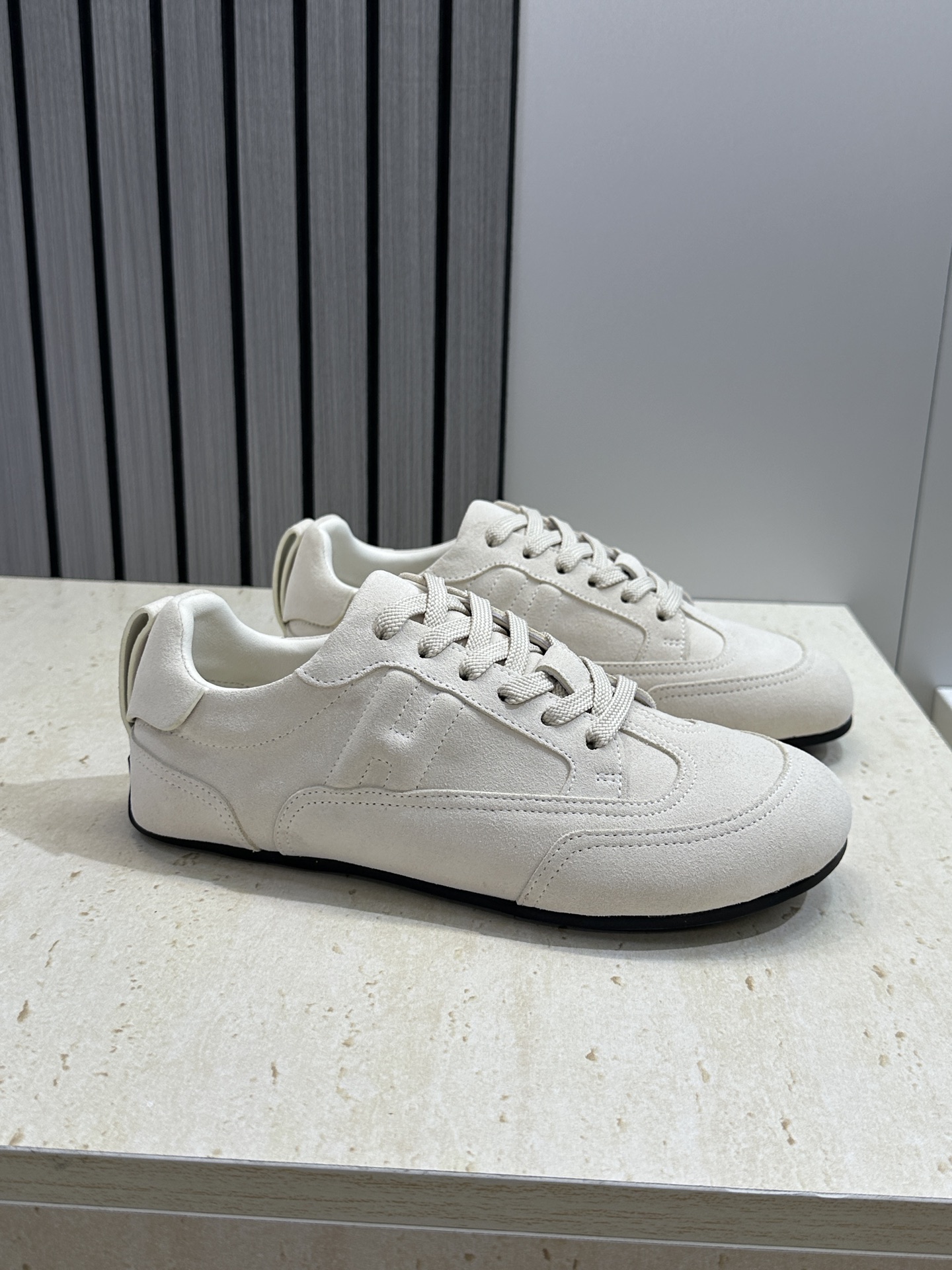 工厂价:女码/男码+10爱马仕 Hermes 2026春夏情侣系列新款 Master 休闲系带百搭运动徳