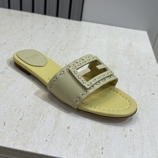 芬迪 Fendi 2026春夏新款果冻色懒人沙滩女鞋 F家字母logo平底圆头镂空露趾凉拖鞋材质:鞋面进 芬迪 Fendi 2026春夏新款果冻色懒人沙滩女鞋 F家字母logo平底圆头镂空露趾凉拖鞋材质:鞋面进