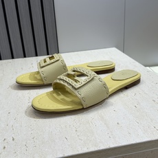 芬迪 Fendi 2026春夏新款果冻色懒人沙滩女鞋 F家字母logo平底圆头镂空露趾凉拖鞋材质:鞋面进 芬迪 Fendi 2026春夏新款果冻色懒人沙滩女鞋 F家字母logo平底圆头镂空露趾凉拖鞋材质:鞋面进