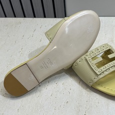芬迪 Fendi 2026春夏新款果冻色懒人沙滩女鞋 F家字母logo平底圆头镂空露趾凉拖鞋材质:鞋面进 芬迪 Fendi 2026春夏新款果冻色懒人沙滩女鞋 F家字母logo平底圆头镂空露趾凉拖鞋材质:鞋面进