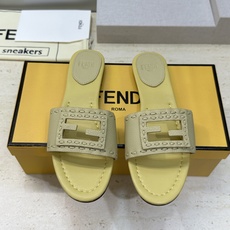 芬迪 Fendi 2026春夏新款果冻色懒人沙滩女鞋 F家字母logo平底圆头镂空露趾凉拖鞋材质:鞋面进 芬迪 Fendi 2026春夏新款果冻色懒人沙滩女鞋 F家字母logo平底圆头镂空露趾凉拖鞋材质:鞋面进