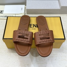 芬迪 Fendi 2026春夏新款果冻色懒人沙滩女鞋 F家字母logo平底圆头镂空露趾凉拖鞋材质:鞋面进 芬迪 Fendi 2026春夏新款果冻色懒人沙滩女鞋 F家字母logo平底圆头镂空露趾凉拖鞋材质:鞋面进