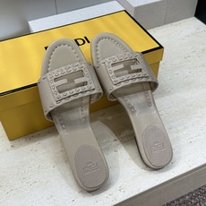 芬迪 Fendi 2026春夏新款果冻色懒人沙滩女鞋 F家字母logo平底圆头镂空露趾凉拖鞋材质:鞋面进 芬迪 Fendi 2026春夏新款果冻色懒人沙滩女鞋 F家字母logo平底圆头镂空露趾凉拖鞋材质:鞋面进
