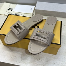 芬迪 Fendi 2026春夏新款果冻色懒人沙滩女鞋 F家字母logo平底圆头镂空露趾凉拖鞋材质:鞋面进 芬迪 Fendi 2026春夏新款果冻色懒人沙滩女鞋 F家字母logo平底圆头镂空露趾凉拖鞋材质:鞋面进