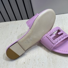 芬迪 Fendi 2026春夏新款果冻色懒人沙滩女鞋 F家字母logo平底圆头镂空露趾凉拖鞋材质:鞋面进 芬迪 Fendi 2026春夏新款果冻色懒人沙滩女鞋 F家字母logo平底圆头镂空露趾凉拖鞋材质:鞋面进