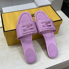 芬迪 Fendi 2026春夏新款果冻色懒人沙滩女鞋 F家字母logo平底圆头镂空露趾凉拖鞋材质:鞋面进 芬迪 Fendi 2026春夏新款果冻色懒人沙滩女鞋 F家字母logo平底圆头镂空露趾凉拖鞋材质:鞋面进