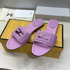 芬迪 Fendi 2026春夏新款果冻色懒人沙滩女鞋 F家字母logo平底圆头镂空露趾凉拖鞋材质:鞋面进 芬迪 Fendi 2026春夏新款果冻色懒人沙滩女鞋 F家字母logo平底圆头镂空露趾凉拖鞋材质:鞋面进