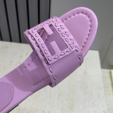 芬迪 Fendi 2026春夏新款果冻色懒人沙滩女鞋 F家字母logo平底圆头镂空露趾凉拖鞋材质:鞋面进 芬迪 Fendi 2026春夏新款果冻色懒人沙滩女鞋 F家字母logo平底圆头镂空露趾凉拖鞋材质:鞋面进
