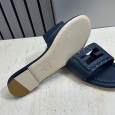 芬迪 Fendi 2026春夏新款果冻色懒人沙滩女鞋 F家字母logo平底圆头镂空露趾凉拖鞋材质:鞋面进 芬迪 Fendi 2026春夏新款果冻色懒人沙滩女鞋 F家字母logo平底圆头镂空露趾凉拖鞋材质:鞋面进