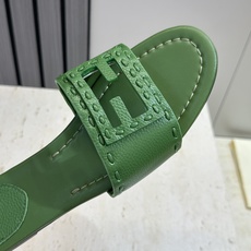 芬迪 Fendi 2026春夏新款果冻色懒人沙滩女鞋 F家字母logo平底圆头镂空露趾凉拖鞋材质:鞋面进 芬迪 Fendi 2026春夏新款果冻色懒人沙滩女鞋 F家字母logo平底圆头镂空露趾凉拖鞋材质:鞋面进