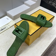 芬迪 Fendi 2026春夏新款果冻色懒人沙滩女鞋 F家字母logo平底圆头镂空露趾凉拖鞋材质:鞋面进 芬迪 Fendi 2026春夏新款果冻色懒人沙滩女鞋 F家字母logo平底圆头镂空露趾凉拖鞋材质:鞋面进
