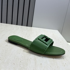 芬迪 Fendi 2026春夏新款果冻色懒人沙滩女鞋 F家字母logo平底圆头镂空露趾凉拖鞋材质:鞋面进 芬迪 Fendi 2026春夏新款果冻色懒人沙滩女鞋 F家字母logo平底圆头镂空露趾凉拖鞋材质:鞋面进