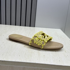芬迪 Fendi 2026春夏新款果冻色懒人沙滩女鞋 F家字母logo拼色电绣平底圆头镂空露趾凉拖鞋材质 芬迪 Fendi 2026春夏新款果冻色懒人沙滩女鞋 F家字母logo拼色电绣平底圆头镂空露趾凉拖鞋材质