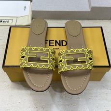 芬迪 Fendi 2026春夏新款果冻色懒人沙滩女鞋 F家字母logo拼色电绣平底圆头镂空露趾凉拖鞋材质 芬迪 Fendi 2026春夏新款果冻色懒人沙滩女鞋 F家字母logo拼色电绣平底圆头镂空露趾凉拖鞋材质