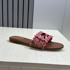芬迪 Fendi 2026春夏新款果冻色懒人沙滩女鞋 F家字母logo拼色电绣平底圆头镂空露趾凉拖鞋材质 芬迪 Fendi 2026春夏新款果冻色懒人沙滩女鞋 F家字母logo拼色电绣平底圆头镂空露趾凉拖鞋材质