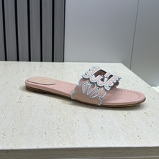 芬迪 Fendi 2026春夏新款果冻色懒人沙滩女鞋 F家字母logo拼色电绣平底圆头镂空露趾凉拖鞋材质 芬迪 Fendi 2026春夏新款果冻色懒人沙滩女鞋 F家字母logo拼色电绣平底圆头镂空露趾凉拖鞋材质