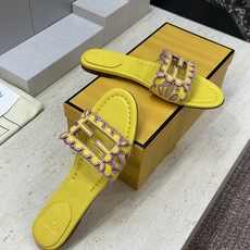 芬迪 Fendi 2026春夏新款果冻色懒人沙滩女鞋 F家字母logo拼色电绣平底圆头镂空露趾凉拖鞋材质 芬迪 Fendi 2026春夏新款果冻色懒人沙滩女鞋 F家字母logo拼色电绣平底圆头镂空露趾凉拖鞋材质