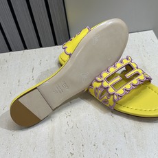 芬迪 Fendi 2026春夏新款果冻色懒人沙滩女鞋 F家字母logo拼色电绣平底圆头镂空露趾凉拖鞋材质 芬迪 Fendi 2026春夏新款果冻色懒人沙滩女鞋 F家字母logo拼色电绣平底圆头镂空露趾凉拖鞋材质