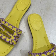 芬迪 Fendi 2026春夏新款果冻色懒人沙滩女鞋 F家字母logo拼色电绣平底圆头镂空露趾凉拖鞋材质 芬迪 Fendi 2026春夏新款果冻色懒人沙滩女鞋 F家字母logo拼色电绣平底圆头镂空露趾凉拖鞋材质