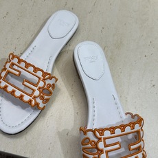 芬迪 Fendi 2026春夏新款果冻色懒人沙滩女鞋 F家字母logo拼色电绣平底圆头镂空露趾凉拖鞋材质 芬迪 Fendi 2026春夏新款果冻色懒人沙滩女鞋 F家字母logo拼色电绣平底圆头镂空露趾凉拖鞋材质