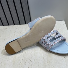 芬迪 Fendi 2026春夏新款果冻色懒人沙滩女鞋 F家字母logo拼色电绣平底圆头镂空露趾凉拖鞋材质 芬迪 Fendi 2026春夏新款果冻色懒人沙滩女鞋 F家字母logo拼色电绣平底圆头镂空露趾凉拖鞋材质