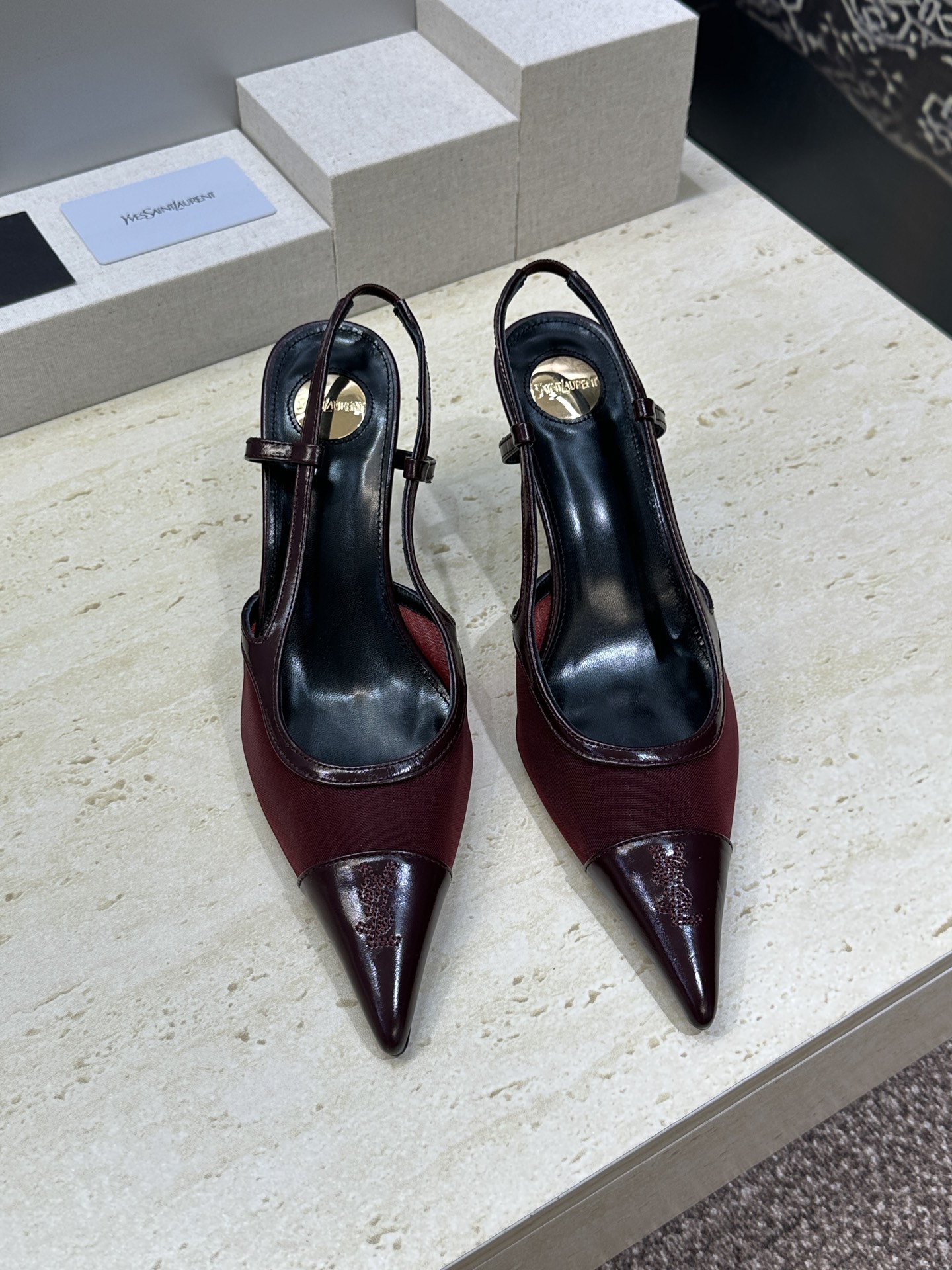 SAINT LAURENT PARIS 圣罗兰2026春夏新款高跟尖头女鞋 YSL字母logo明星同款 SAINT LAURENT PARIS 圣罗兰2026春夏新款高跟尖头女鞋 YSL字母logo明星同款