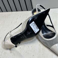 SAINT LAURENT PARIS 圣罗兰2026春夏新款高跟尖头女鞋 YSL字母logo明星同款 SAINT LAURENT PARIS 圣罗兰2026春夏新款高跟尖头女鞋 YSL字母logo明星同款