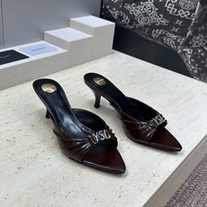 SAINT LAURENT PARIS 圣罗兰2026早春新款中跟水钻女鞋 YSL字母logo五金扣明 SAINT LAURENT PARIS 圣罗兰2026早春新款中跟水钻女鞋 YSL字母logo五金扣明