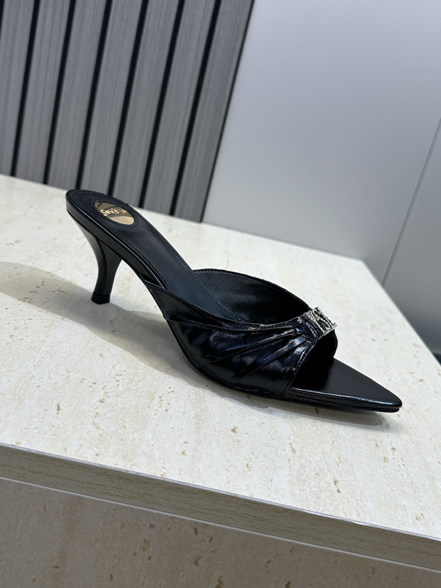 SAINT LAURENT PARIS 圣罗兰2026早春新款中跟水钻女鞋  YSL字母logo五金扣明