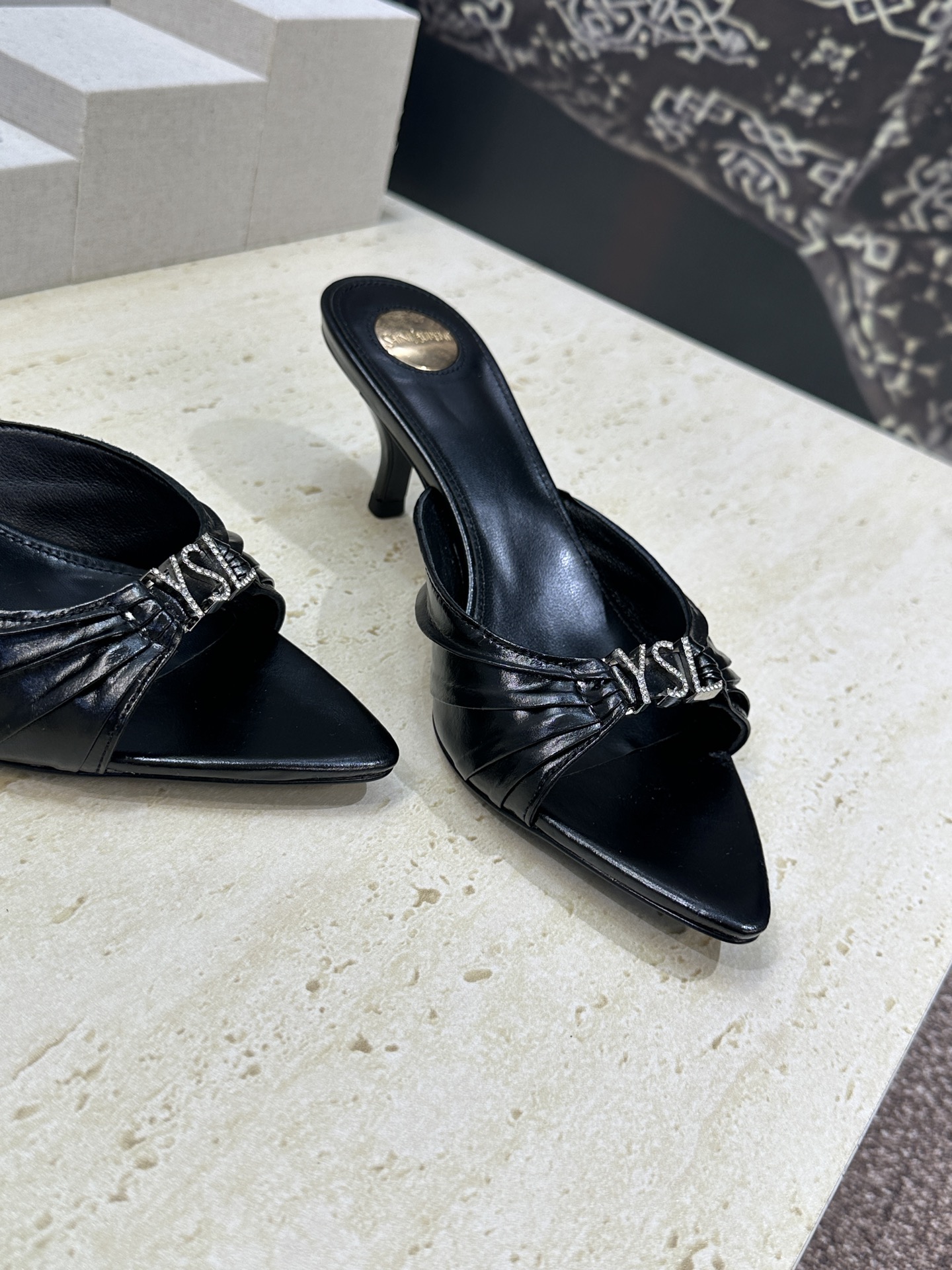 SAINT LAURENT PARIS 圣罗兰2026早春新款中跟水钻女鞋  YSL字母logo五金扣明