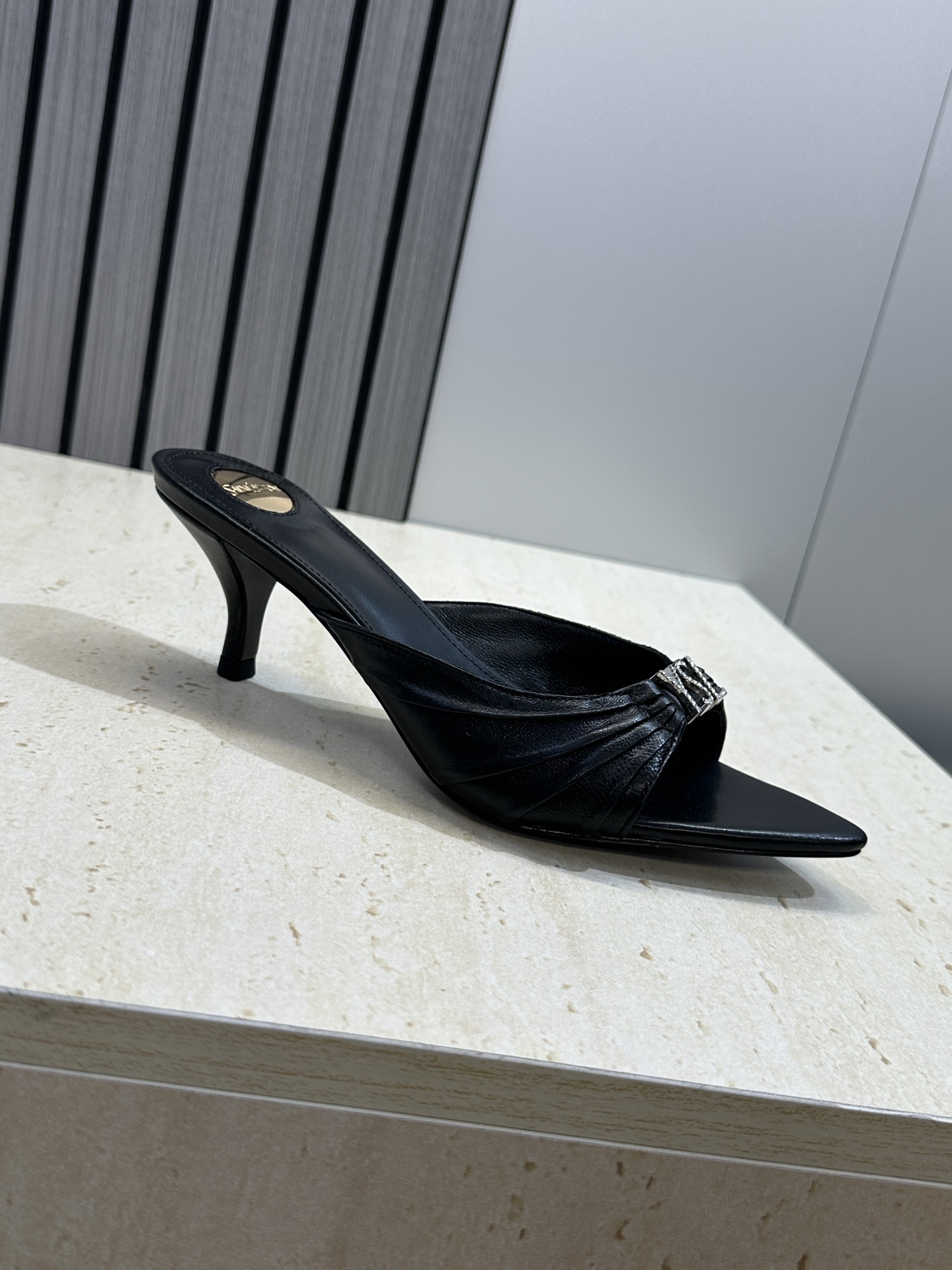 SAINT LAURENT PARIS 圣罗兰2026早春新款中跟水钻女鞋  YSL字母logo五金扣明