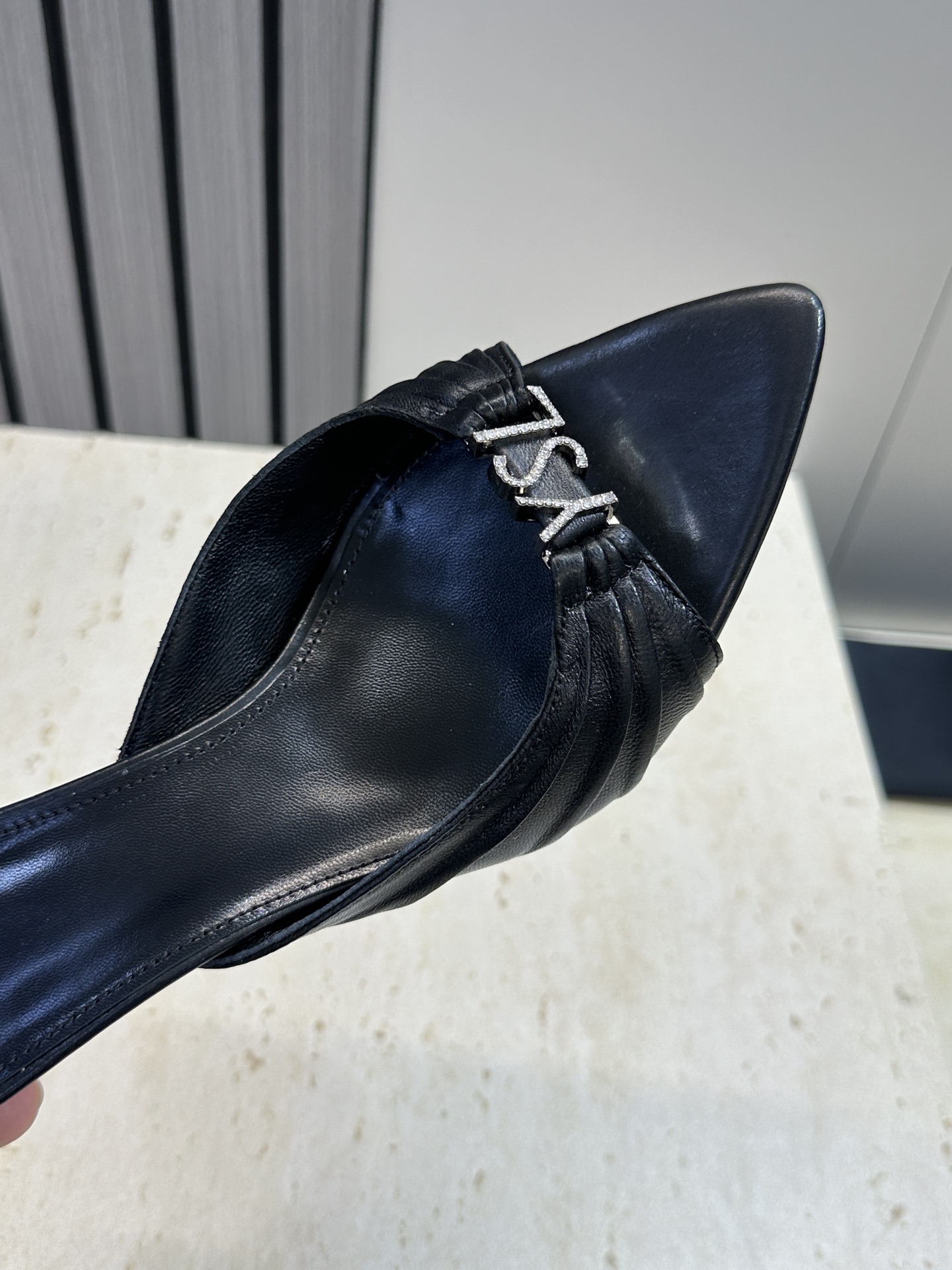 SAINT LAURENT PARIS 圣罗兰2026早春新款中跟水钻女鞋  YSL字母logo五金扣明