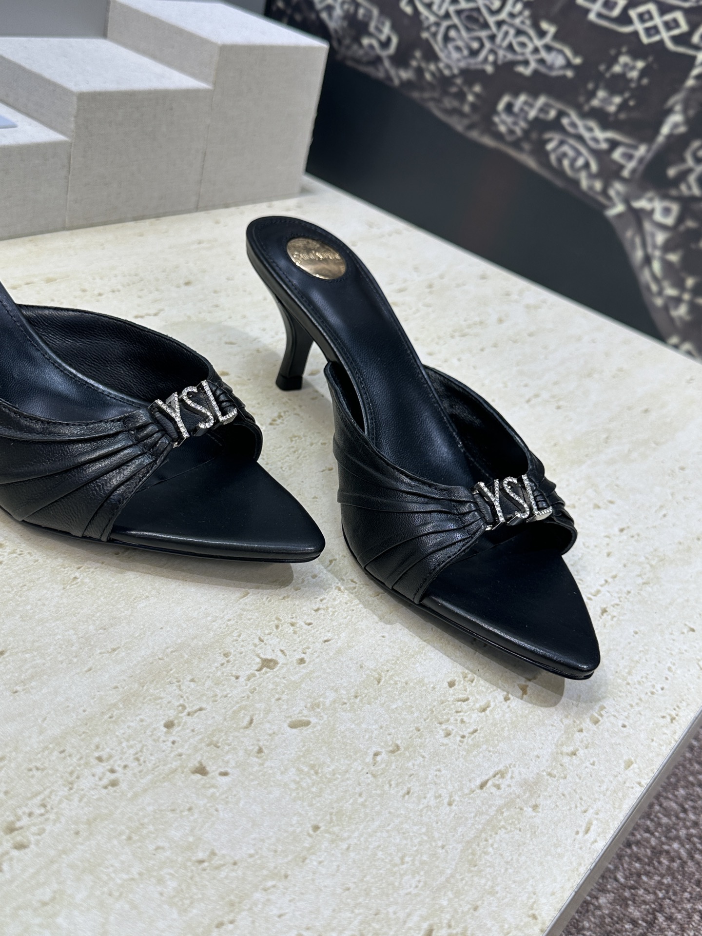 SAINT LAURENT PARIS 圣罗兰2026早春新款中跟水钻女鞋  YSL字母logo五金扣明