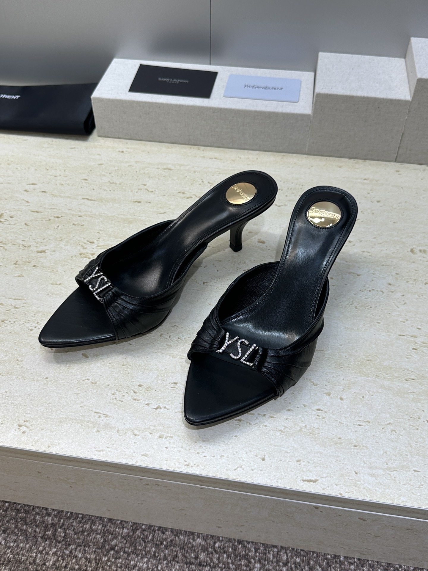 SAINT LAURENT PARIS 圣罗兰2026早春新款中跟水钻女鞋  YSL字母logo五金扣明