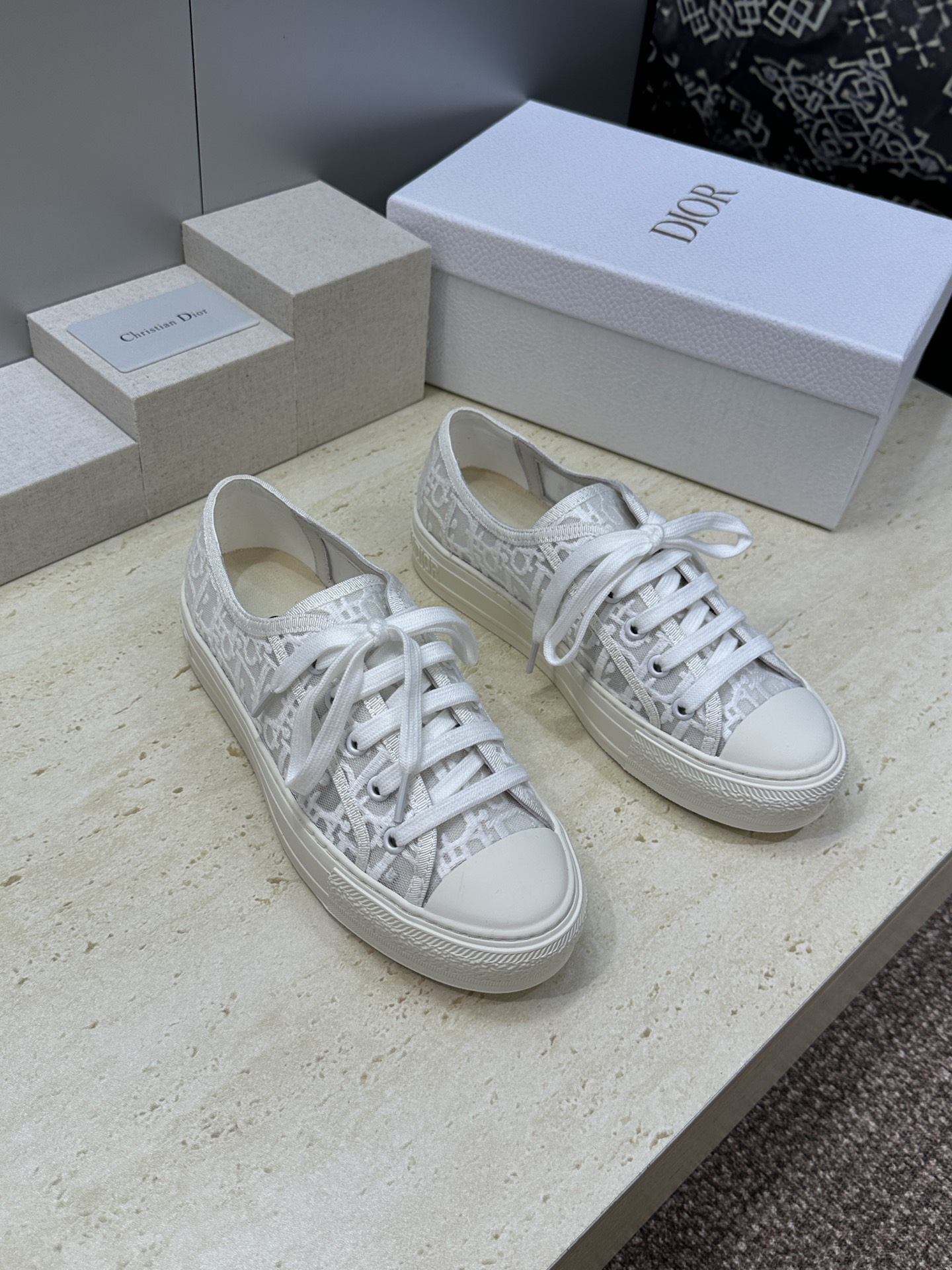 Dior 迪奥 2026早春新款Walkn系列新色情侣装平底绑带休闲滑板鞋  CD标志性暗花字母logo