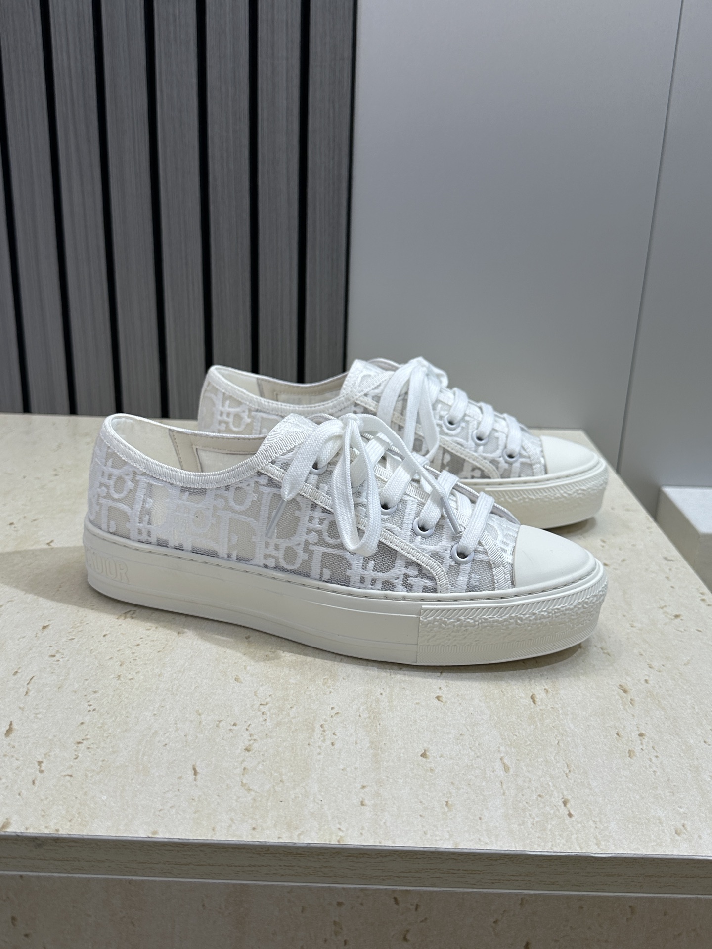 Dior 迪奥 2026早春新款Walkn系列新色情侣装平底绑带休闲滑板鞋  CD标志性暗花字母logo