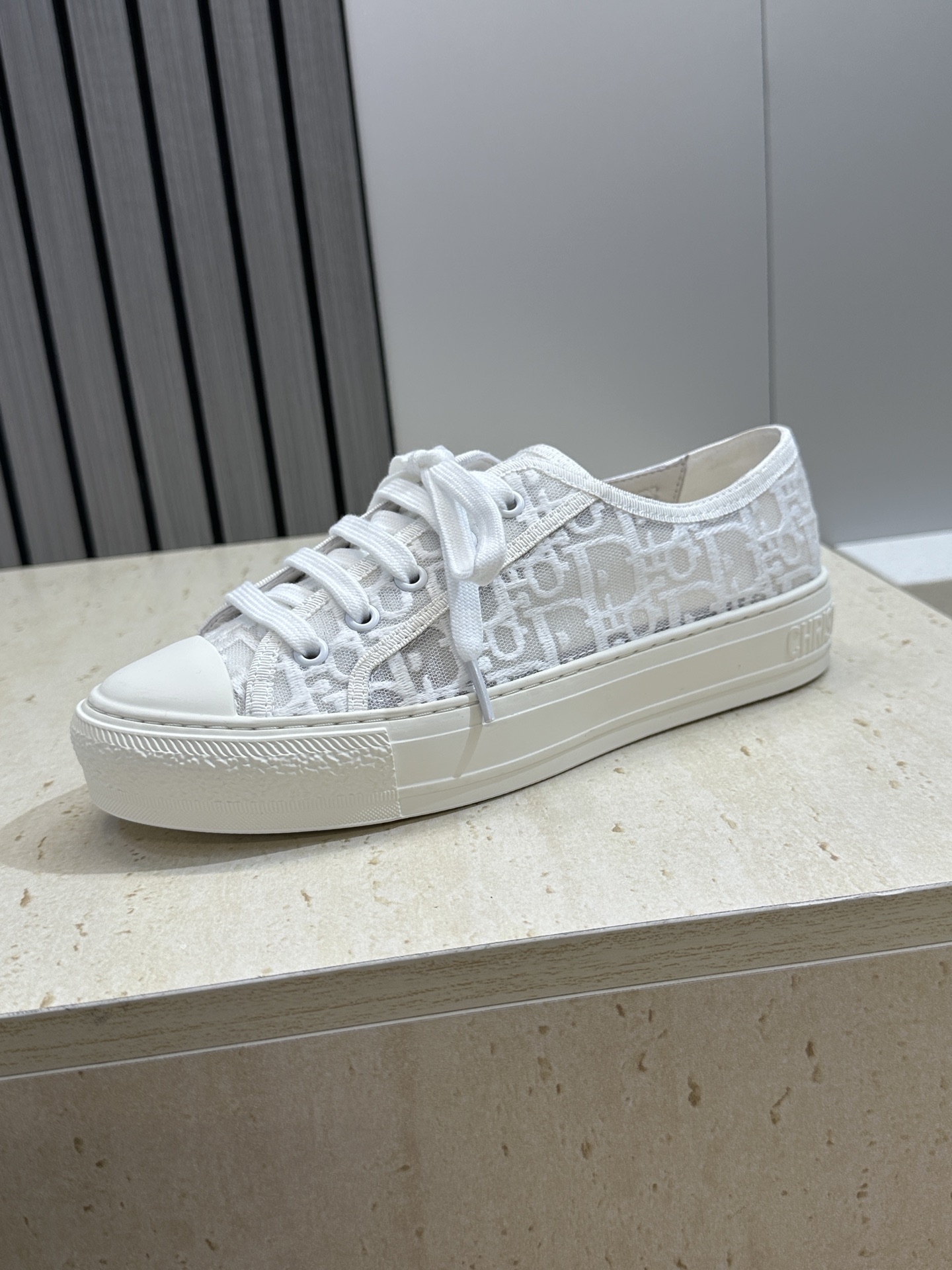 Dior 迪奥 2026早春新款Walkn系列新色情侣装平底绑带休闲滑板鞋  CD标志性暗花字母logo