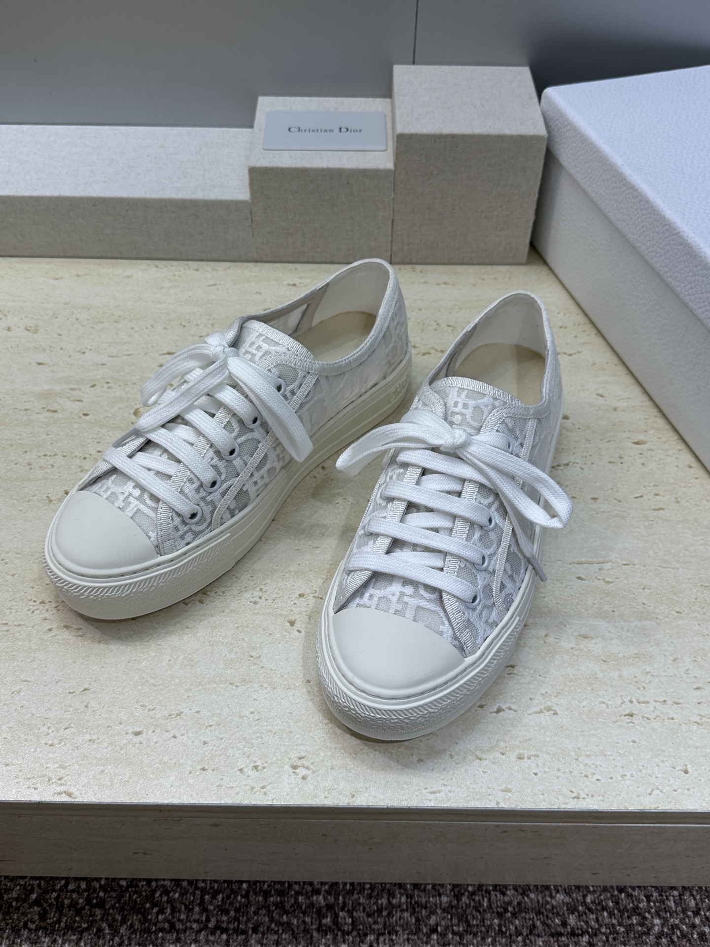 Dior 迪奥 2026早春新款Walkn系列新色情侣装平底绑带休闲滑板鞋  CD标志性暗花字母logo