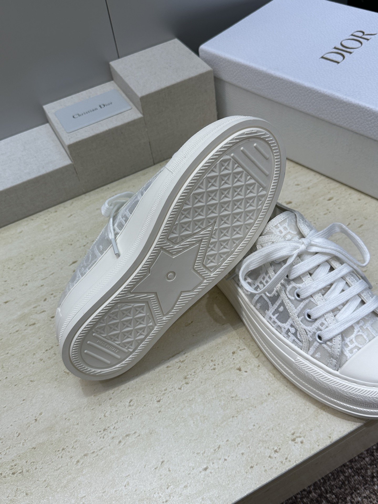 Dior 迪奥 2026早春新款Walkn系列新色情侣装厚底圆头绑带休闲滑板鞋  CD标志性暗花字母lo