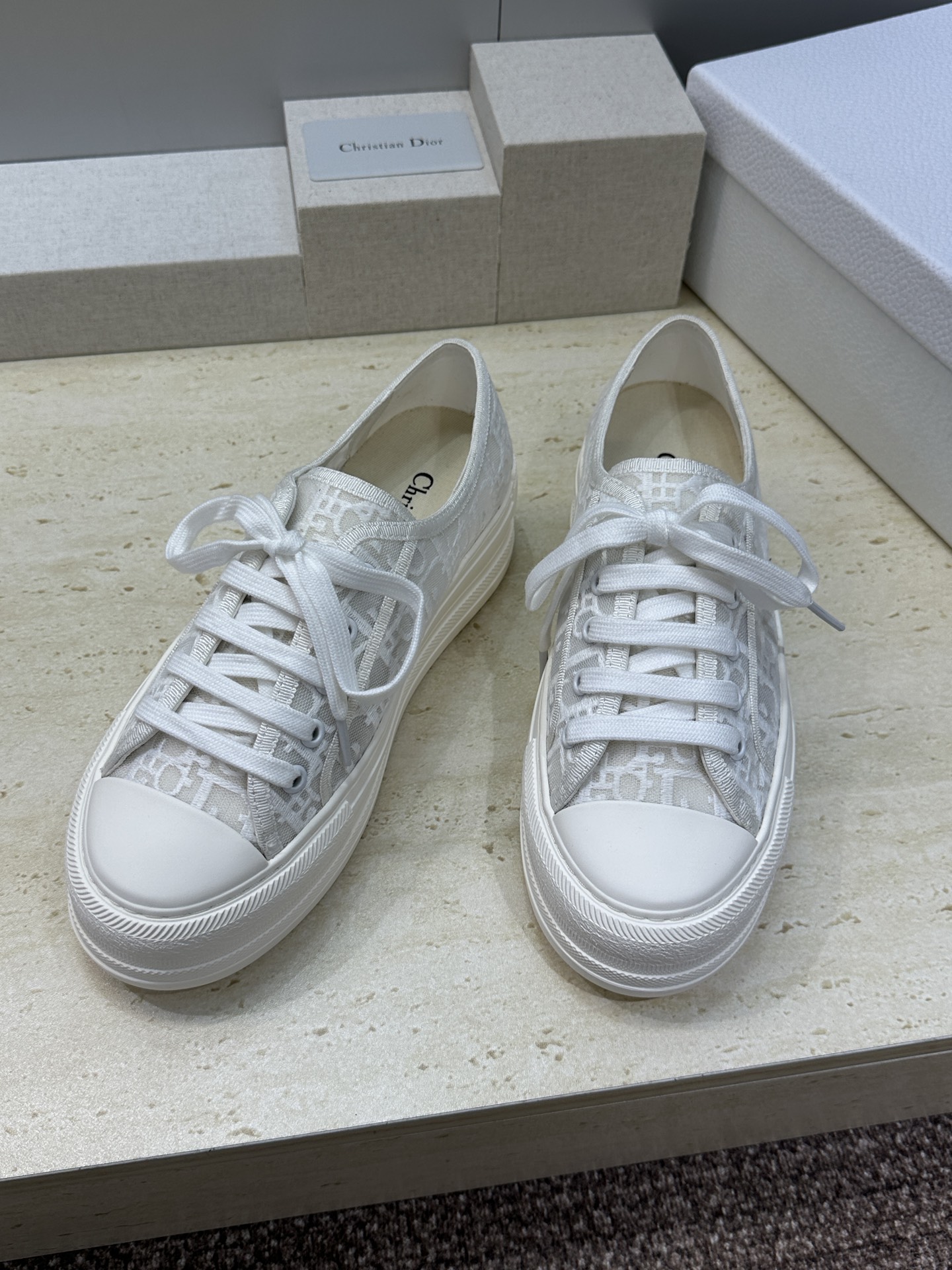 Dior 迪奥 2026早春新款Walkn系列新色情侣装厚底圆头绑带休闲滑板鞋  CD标志性暗花字母lo