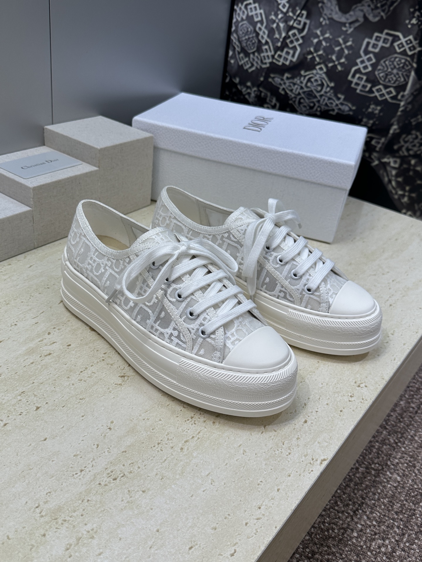 Dior 迪奥 2026早春新款Walkn系列新色情侣装厚底圆头绑带休闲滑板鞋  CD标志性暗花字母lo