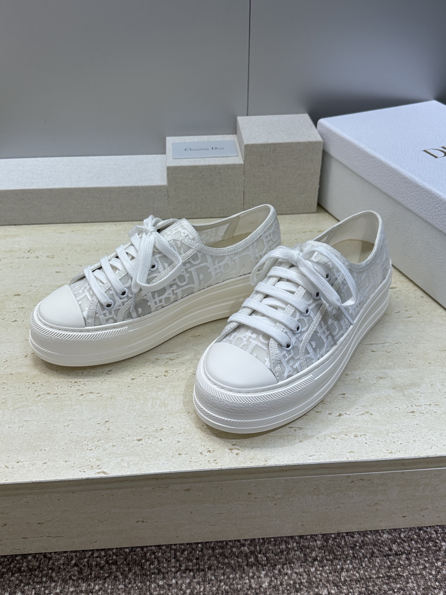 Dior 迪奥 2026早春新款Walkn系列新色情侣装厚底圆头绑带休闲滑板鞋  CD标志性暗花字母lo